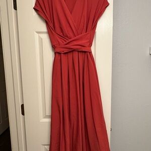 Halara Breezeful V-neck short-sleeve Midi dress with pockets. Size Small